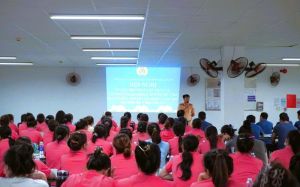 Đẩy mạnh tuyên truyền pháp luật về trật tự an toàn giao thông cho công nhân