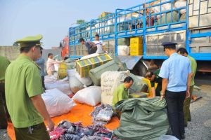 Thủ tướng chỉ đạo tiếp tục đẩy mạnh cao điểm đấu tranh ngăn chặn, đẩy lùi buôn lậu, gian lận thương mại