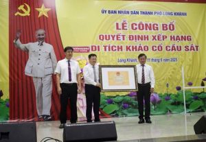 Trao quyết định di tích cấp tỉnh khảo cổ Cầu Sắt, Long Khánh