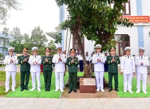 Thượng tướng Trịnh Văn Quyết kiểm tra hoạt động tại Trung tâm huấn luyện Vùng 2