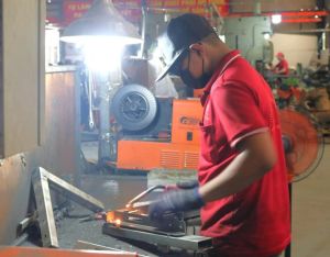 Doanh nghiệp tìm cách tự chủ về nguyên liệu, linh kiện