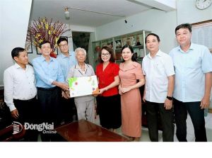 Đoàn lãnh đạo Báo và Phát thanh, Truyền hình Đồng Nai thăm các nguyên lãnh đạo cơ quan
