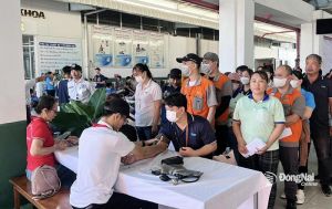 350 công nhân lao động tham gia hiến máu nhân đạo