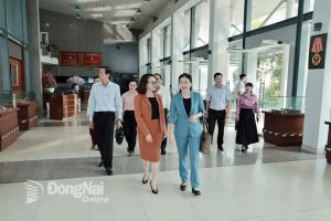 Phó Bí thư Thường trực Tỉnh ủy, Chủ tịch HĐND tỉnh Tôn Ngọc Hạnh làm việc và thăm khu trưng bày truyền thống của Báo và Phát thanh, Truyền hình Đồng Nai