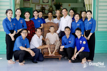 Bữa cơm tri ân - Ấm tình lòng Mẹ