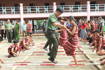 Tình quân dân ở vùng đồng bào dân tộc Chơro