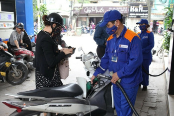 Sau 2 lần tăng giá, xăng RON95-III lên gần ngưỡng 20.400...