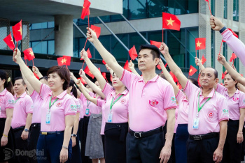 Buổi lễ chào cờ đặc biệt mừng Tết Độc lập tại Công ty C.P. Việt Nam