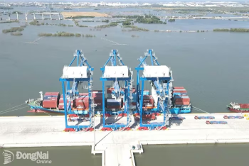 Đón đầu tiềm năng phát triển thương mại, logistics