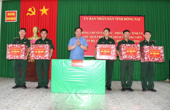 Chủ tịch UBND tỉnh Võ Tấn Đức thăm và làm việc với các đồn...