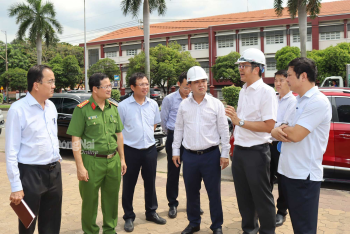 Phó Chủ tịch UBND tỉnh Đồng Nai Hồ Văn Hà đi kiểm tra thực...