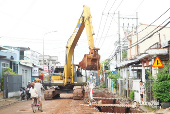 Sau gần 30 năm, đường Hồng Thập Tự (phường Long Khánh) được đầu tư hệ thống thoát nước