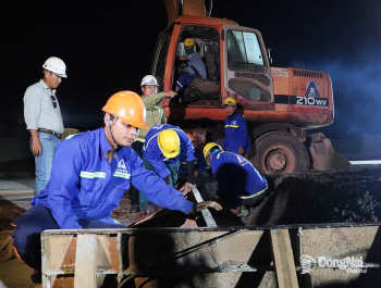 [Chùm ảnh] Đại công trường Sân bay Long Thành sáng đèn thi công xuyên đêm để kịp mốc 19-12