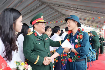 Lực lượng vũ trang tỉnh trưởng thành cùng đất nước