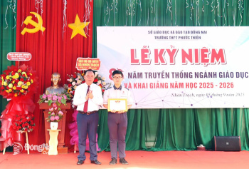 Phó Bí thư Tỉnh ủy, Chủ tịch UBND tỉnh Đồng Nai Võ Tấn Đức dự khai giảng tại Trường THPT Phước Thiền