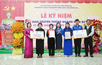 Ủy viên dự khuyết Trung ương Đảng, Phó Bí thư Thường trực Tỉnh ủy, Chủ tịch HĐND tỉnh Tôn Ngọc Hạnh dự khai giảng Trường phổ thông Dân tộc nội trú THCS-THPT Điểu Ong