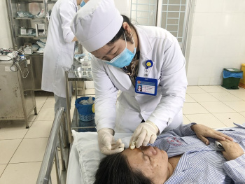 Nhiều người trẻ tuổi tìm đến y học cổ truyền để chữa bệnh