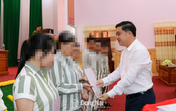 Trại giam Xuân Lộc trao quyết định đặc xá cho 317...