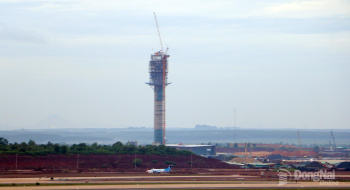 Chiếc máy bay đầu tiên tiếp cận đường băng số 1 Sân bay Long Thành