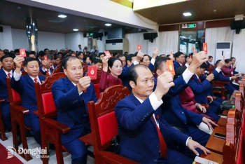 Đại hội đại biểu Đảng bộ tỉnh Đồng Nai biểu quyết thông qua các nội dung đại hội