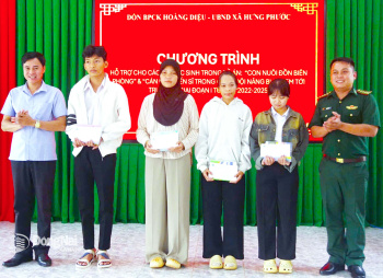 Tình quân - dân nơi biên giới