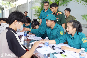 Thanh niên Xuân Lộc viết đơn tình nguyện nhập ngũ