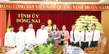 Phó Bí thư Tỉnh ủy Huỳnh Thị Hằng tiếp đoàn Hội Thánh Cao Đài Ban Chỉnh đạo
