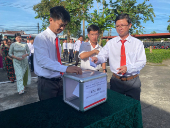 Xã Nam Cát Tiên phát động chương trình ủng hộ đồng bào bị ảnh hưởng bởi bão số 10 (bualoi)