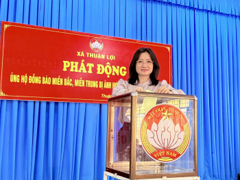 Ủy ban Mặt trận Tổ quốc Việt Nam Xã Thuận Lợi tiếp nhận ủng hộ hướng về miền Trung, miền Bắc bị ảnh hưởng bão số 10 (Bualoi)