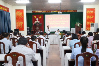 Xã Nhơn Trạch giao chỉ tiêu phát triển người tham gia BHXH và BHYT cho các ấp