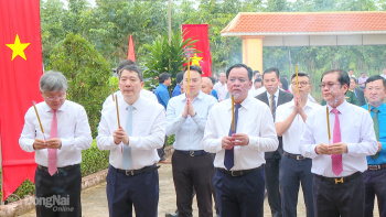 Dâng hương kỷ niệm Ngày thành lập Chi bộ Đông Dương Cộng sản Đảng và Ngày truyền thống ngành Cao su Việt Nam