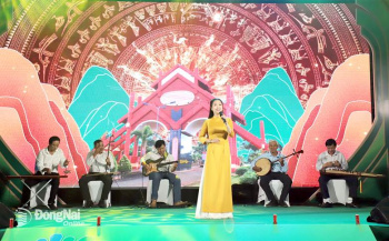 Phát triển văn hóa ngang tầm với kinh tế