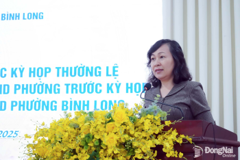 Phó Bí thư Tỉnh ủy, Chủ tịch Ủy ban MTTQ Việt Nam tỉnh Huỳnh Thị Hằng tiếp xúc cử tri phường Bình Long