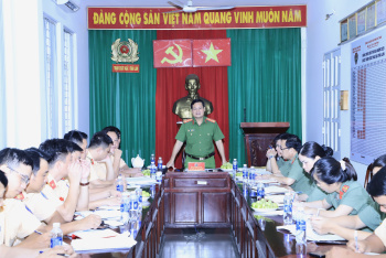Đồng chí Phó Giám đốc Công an tỉnh làm việc với Trạm CSGT Ngã 3 Thái Lan