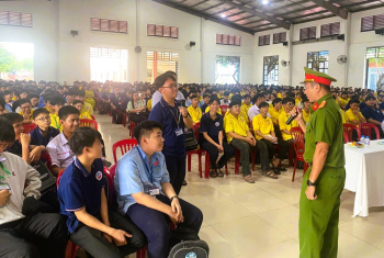 Công an phường Hố Nai: Phối hợp Trường Cao đẳng Hòa Bình Xuân Lộc tổ chức tuyên truyền pháp luật cho hơn 1.200 học sinh, sinh viên