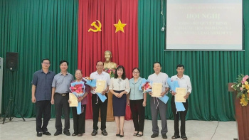 Xã Hưng Thịnh trao quyết định chỉ định nhân sự tham gia Ban chấp hành lâm thời các hội Nhà nước giao nhiệm vụ