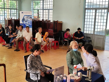 Ủy Ban MTTQ Việt Nam phường Bình Long phối hợp tổ chức chương trình “mắt sáng vì cộng đồng” năm 2025