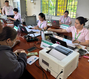 Phòng giao dịch Ngân hàng CSXH Nhơn Trạch giải ngân cho 24 hộ dân xã Phước An
