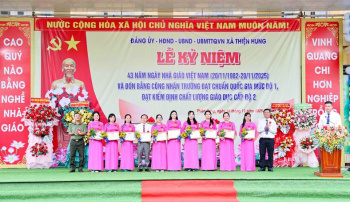 Thiện Hưng: kỷ niệm 43 năm Ngày Nhà giáo Việt Nam và đón nhận Trường đạt chuẩn Quốc gia mức độ 1.