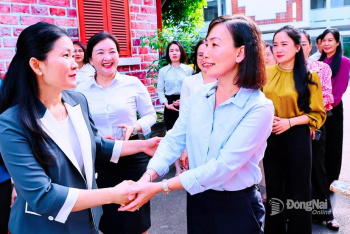 Phó Bí thư Thường trực Tỉnh ủy Tôn Ngọc Hạnh chúc mừng Ngày Nhà giáo Việt Nam