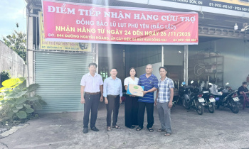 Bàu Hàm-MTTQ xã tiếp nhận ủng hộ đồng bào bị lũ lụt