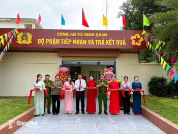 Công an xã Định Quán ra mắt bộ phận tiếp nhận và trả kết quả giải quyết thủ tục hành chính