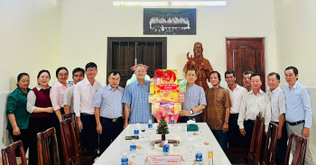 Lãnh đạo xã Phú Hoà thăm, chúc mừng các cơ sở tôn giáo nhân dịp Lễ Giáng sinh  trên địa bàn