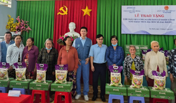 Trao tặng 100 phần quà cho người dân có hoàn cảnh khó khăn tại xã Đại Phước