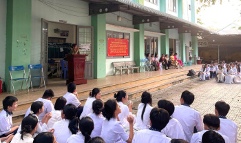 Hơn 650 cán bộ, giáo viên và học sinh xã Nhơn Trạch tham dự buổi tuyên truyền, phổ biến pháp luật