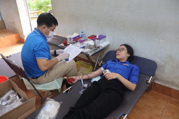Gần 200 tình nguyện viên xã Nhơn Trạch tham gia hiến máu nhân đạo