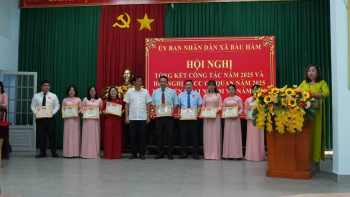 Bàu Hàm-UBND xã tổng kết năm 2025
