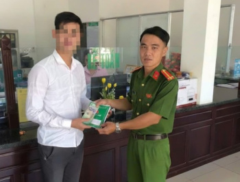 Công an xã Phú Nghĩa hỗ trợ người chấp hành xong án phạt tù vay vốn tái hòa nhập cộng đồng