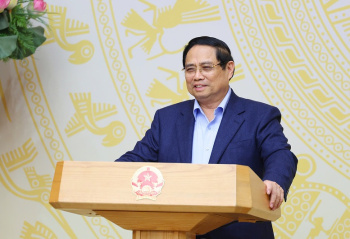 Thủ tướng: Xây dựng luật pháp phục vụ phát triển là cơ bản, chiến lược, lâu dài; phục vụ cho phòng, chống là thường xuyên, quan trọng