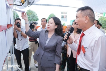 Đồng chí Võ Thị Ánh Xuân giám sát, kiểm tra công tác bầu cử tại Đồng Nai